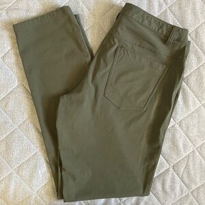 Lululemon ABC 5 Pocket Pants Mens 34x33 Olive Green Casual Golf Straight Leg